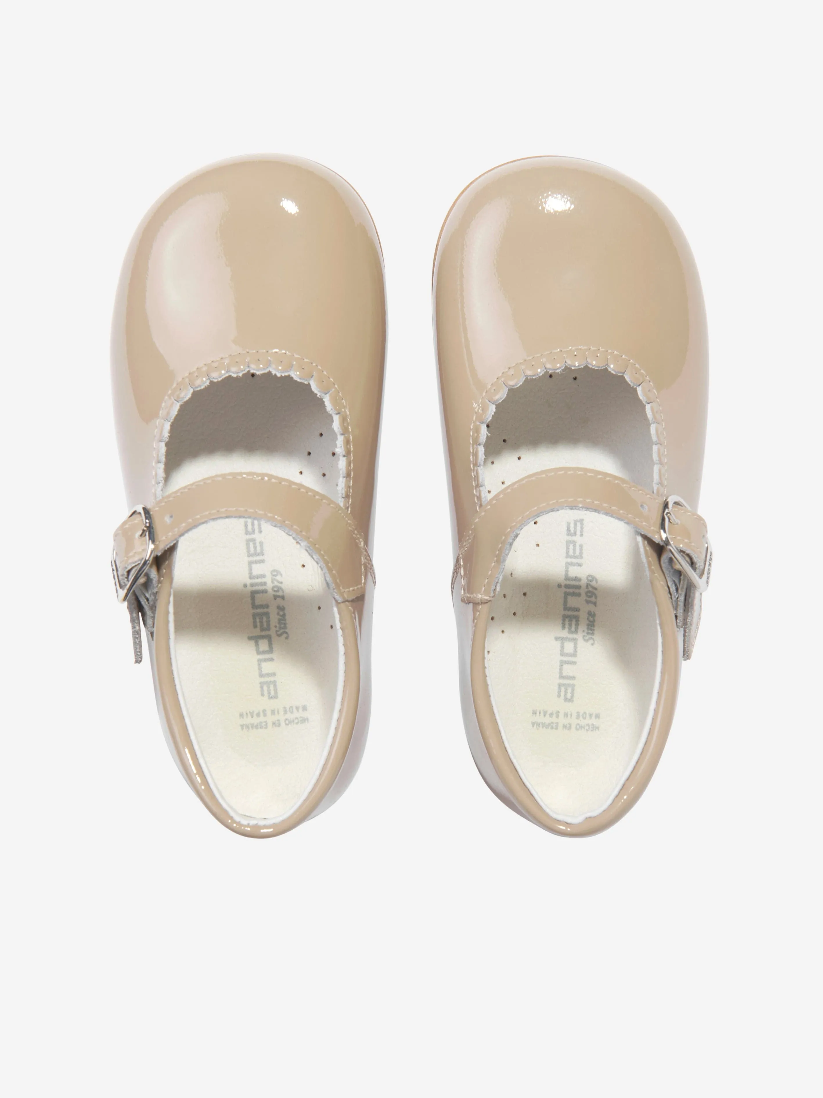 Andanines Girls Patent Leather Mary Jane Shoes in Beige