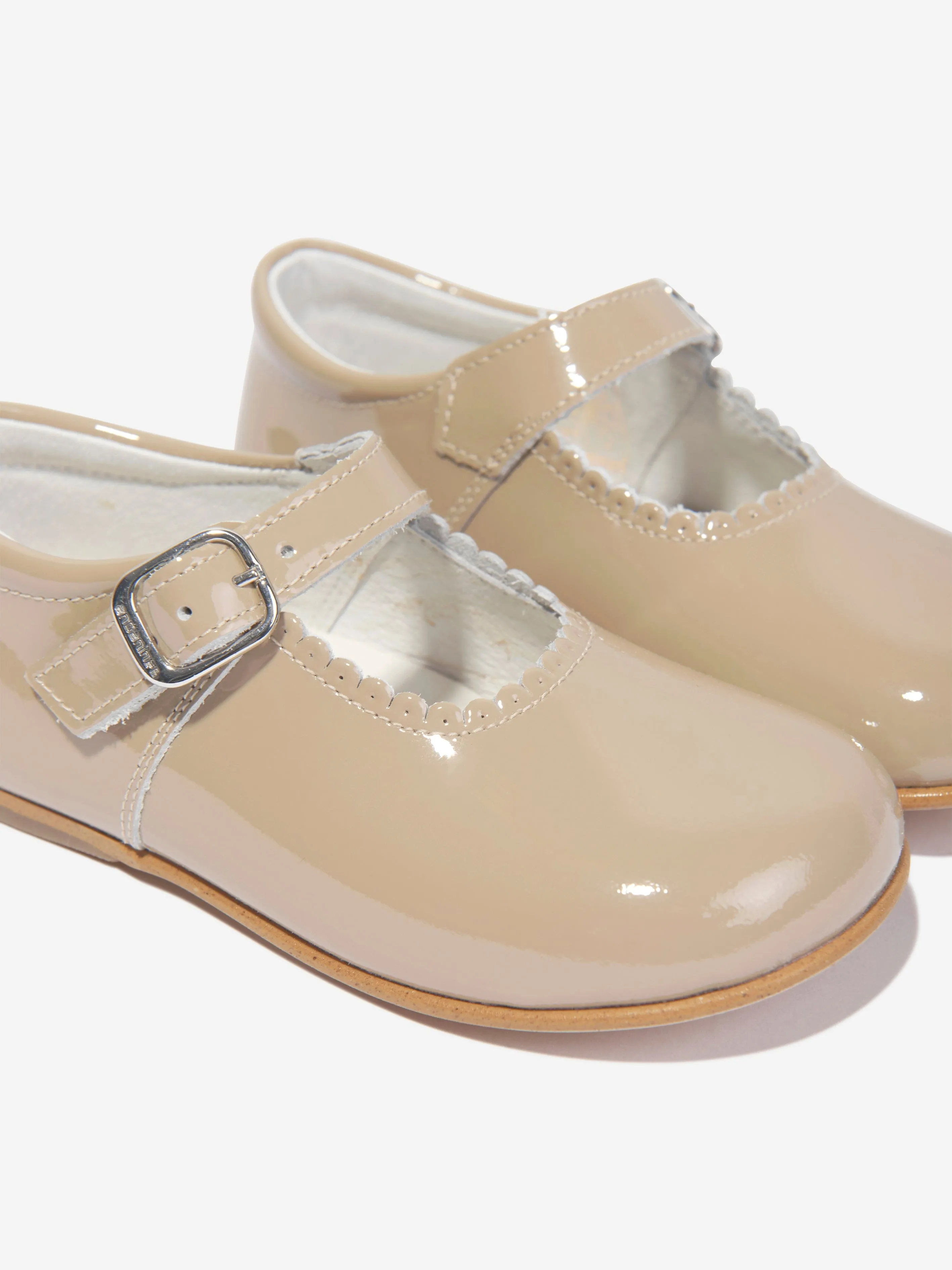 Andanines Girls Patent Leather Mary Jane Shoes in Beige