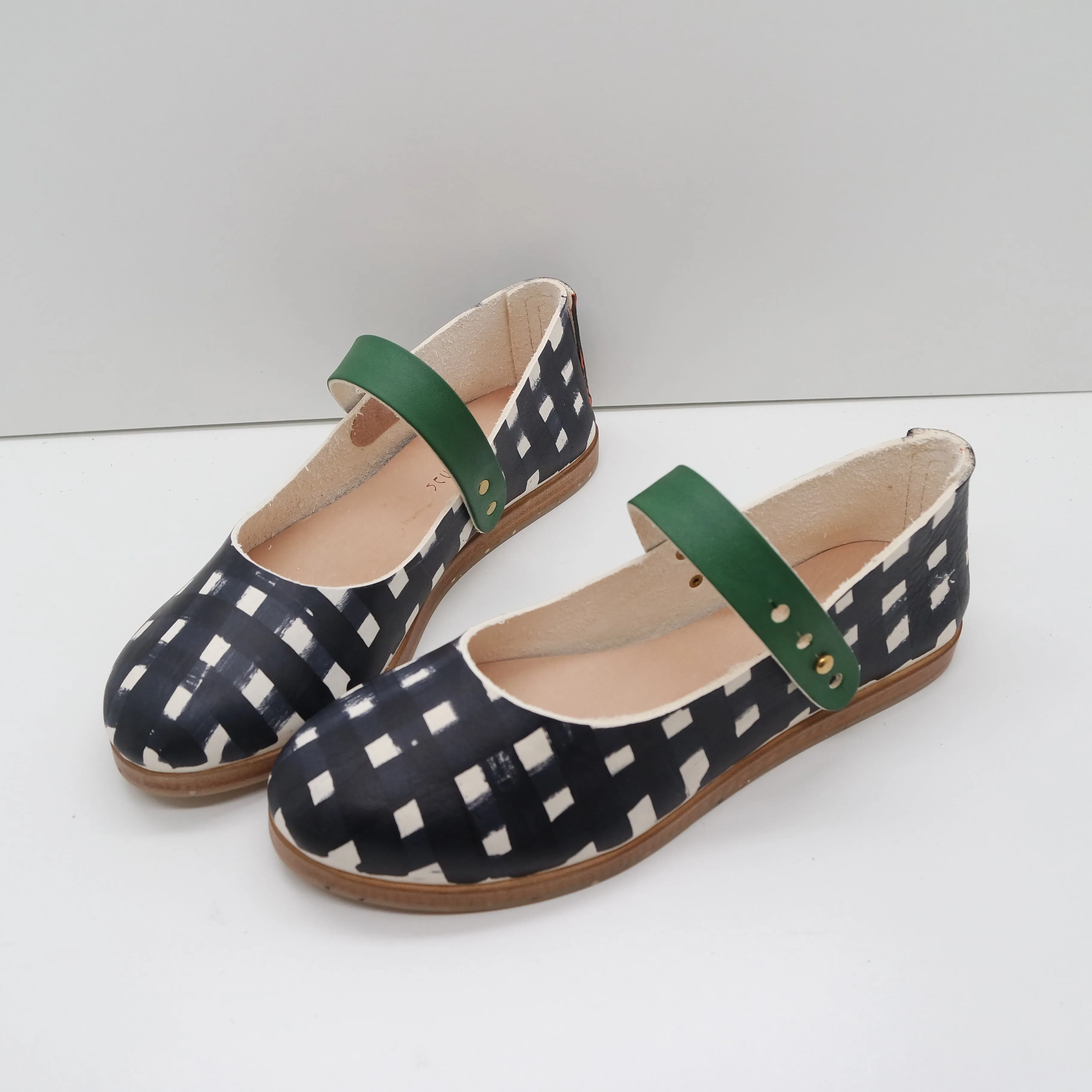 BBF24 SALE. SIZE 38. THE DEE DEE. GINGHAM NORI WITH BUKO STRAP. PHL