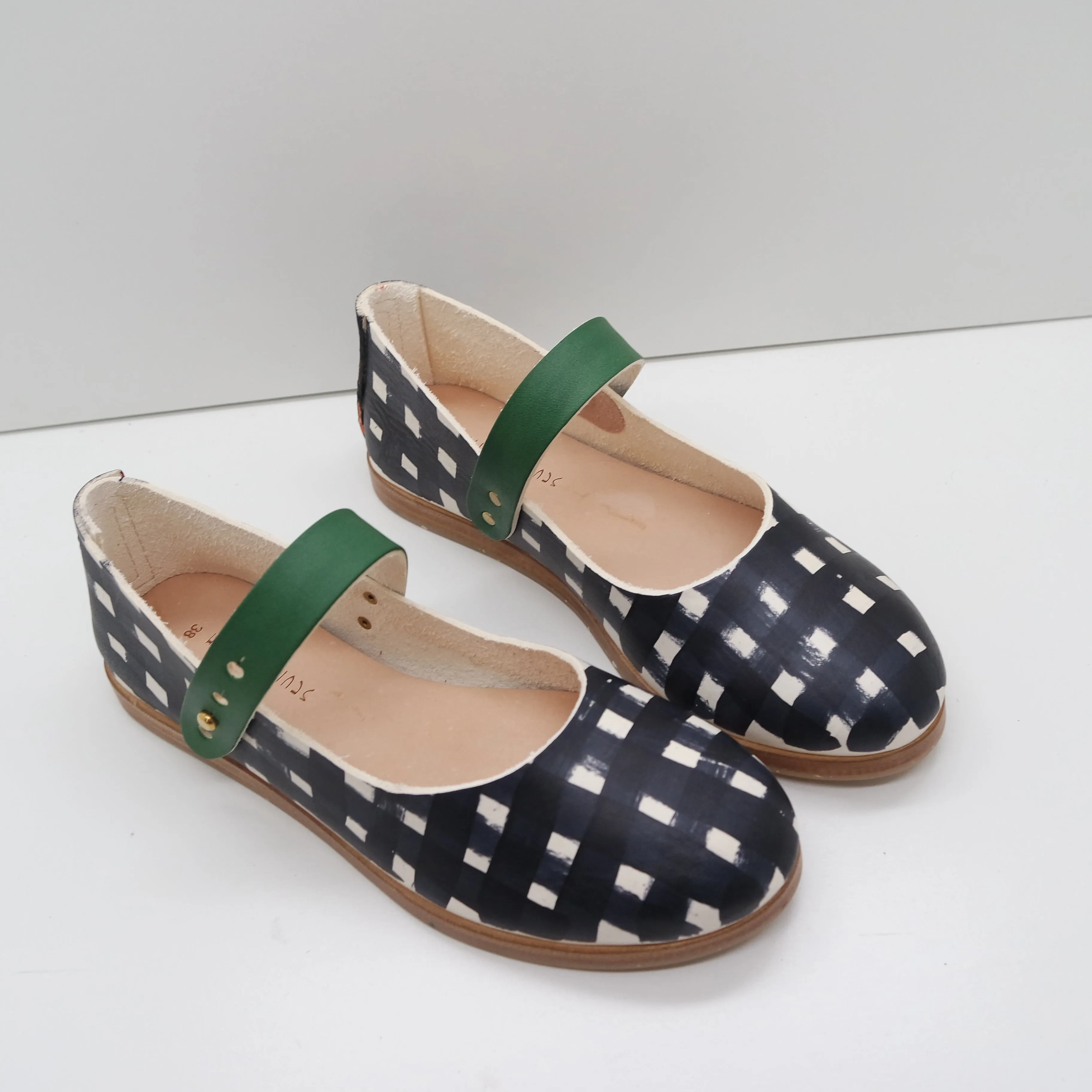 BBF24 SALE. SIZE 38. THE DEE DEE. GINGHAM NORI WITH BUKO STRAP. PHL