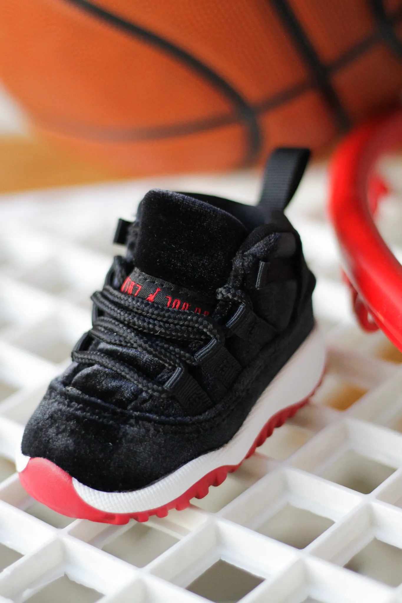 JORDAN 11 RETRO (TD) "BLACK/GYM RED"