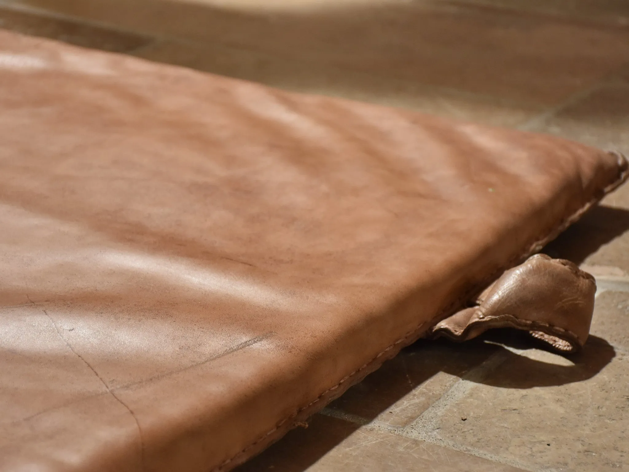 Late 1950's French leather gym mat 2/2