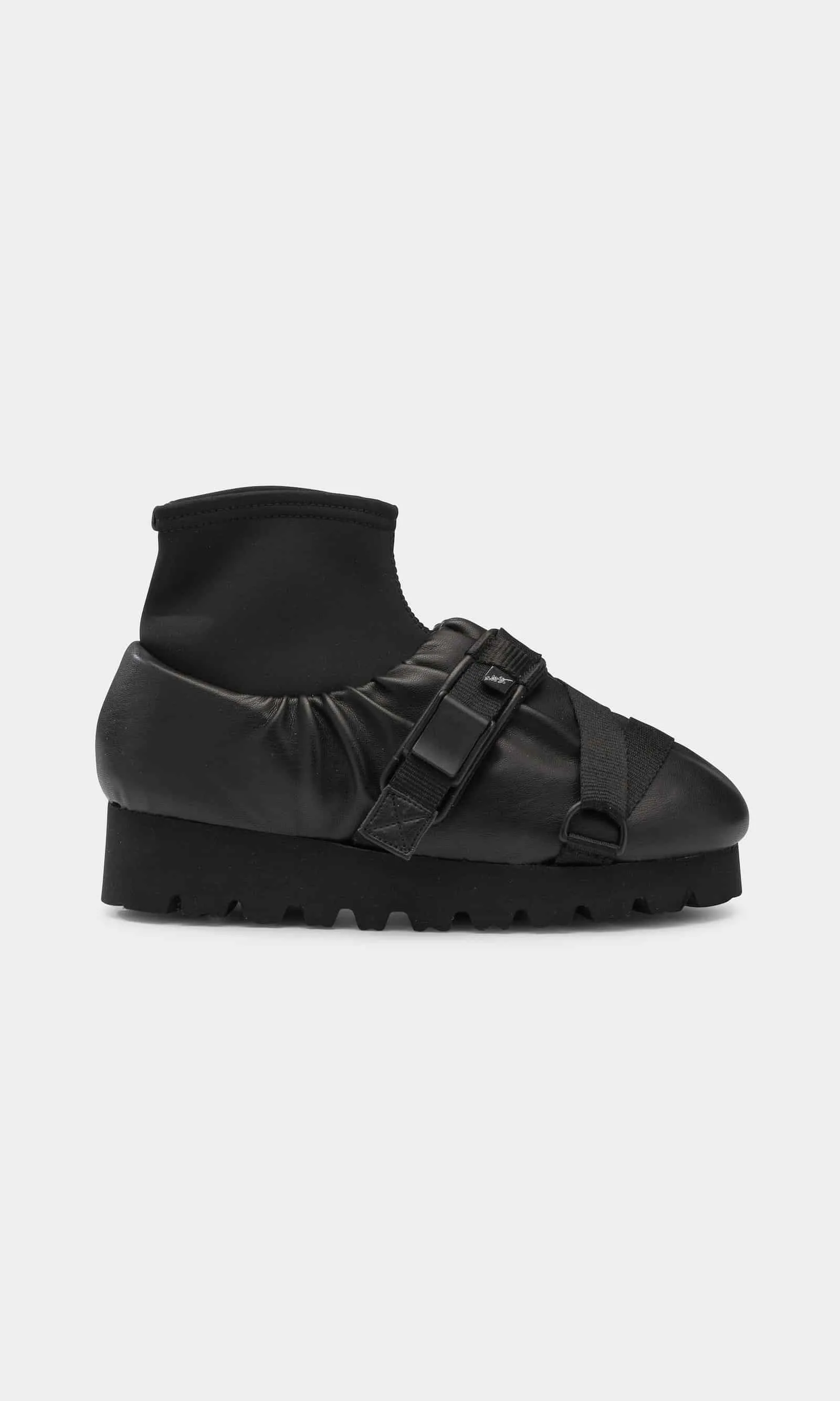 Nawa Camp Black Mid Shoes