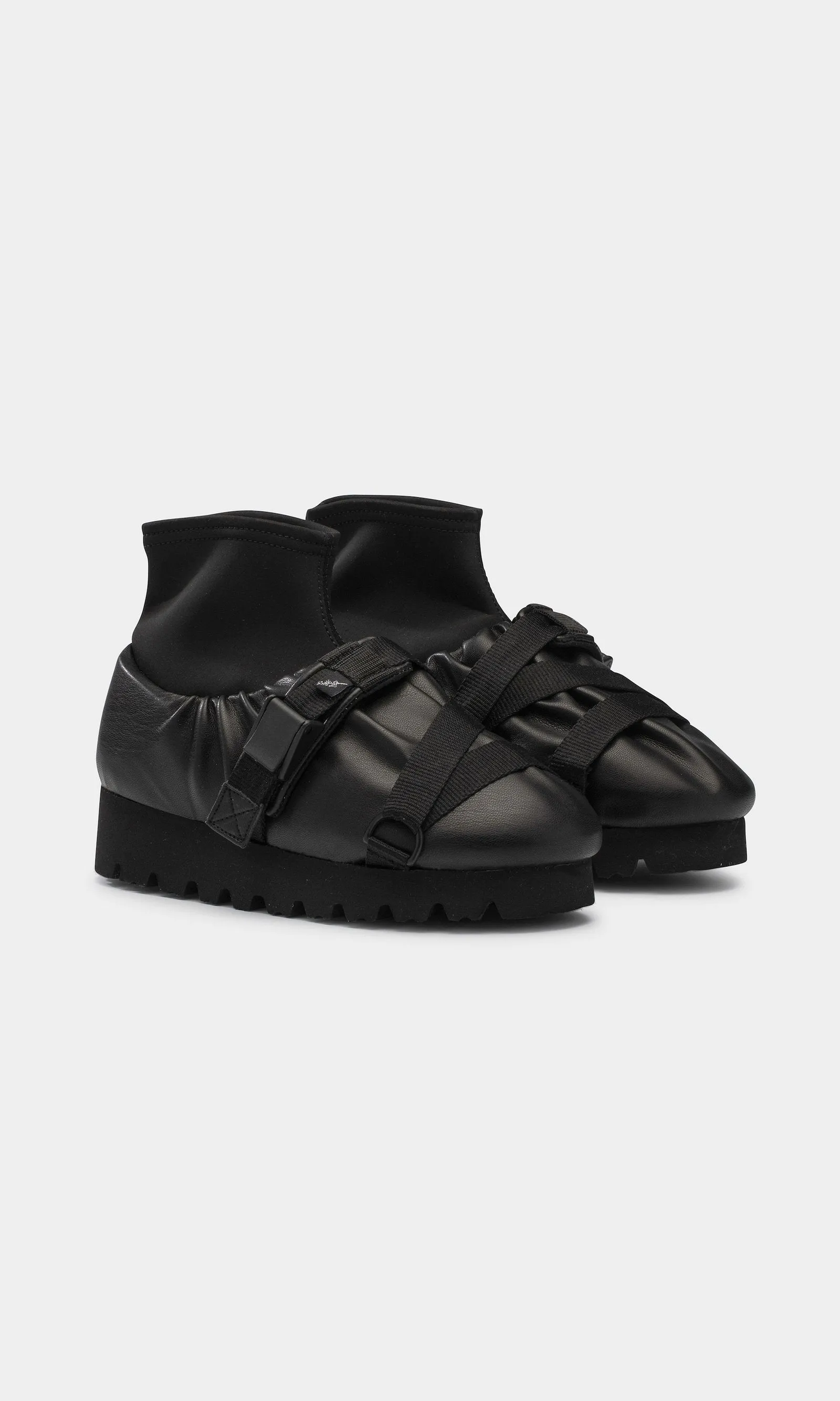 Nawa Camp Black Mid Shoes