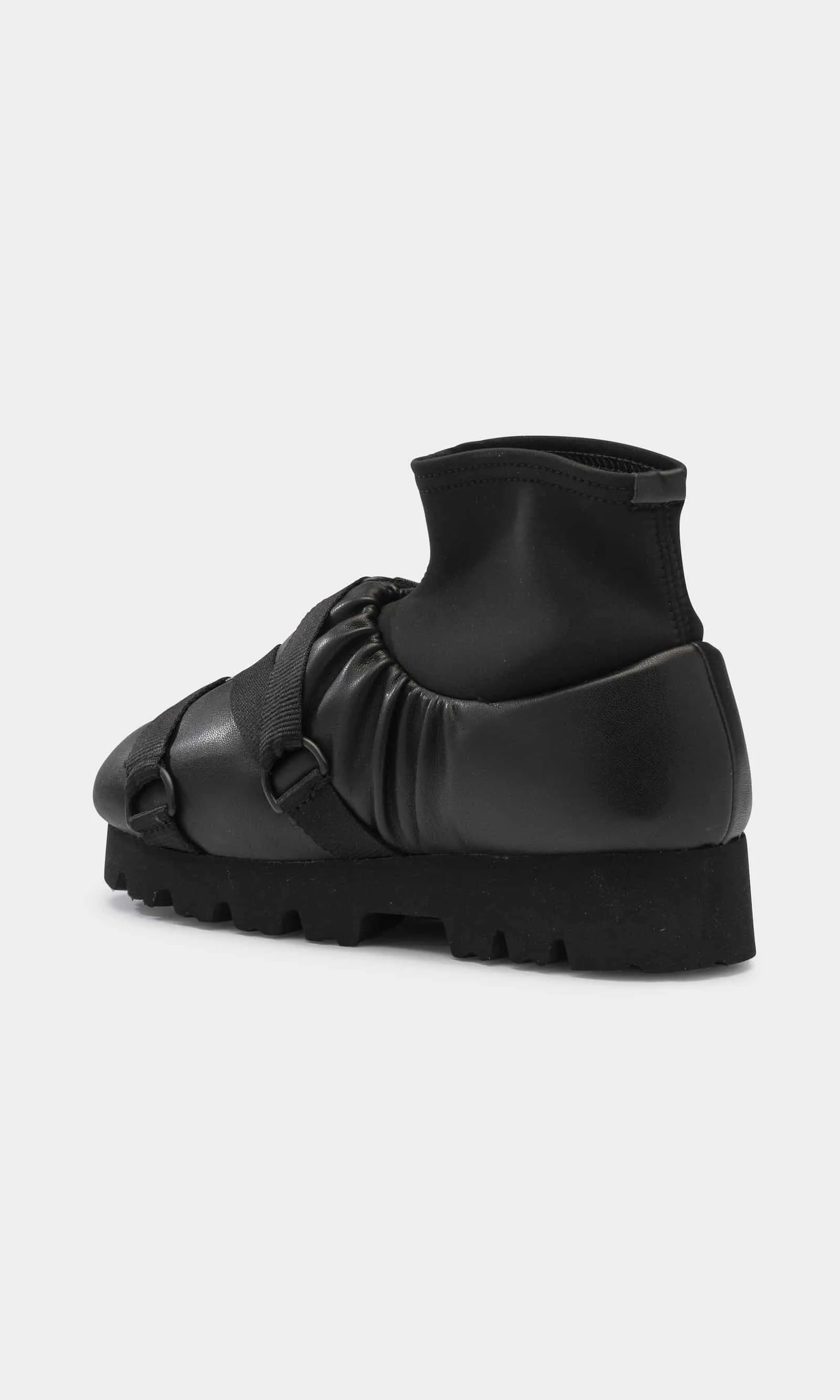 Nawa Camp Black Mid Shoes