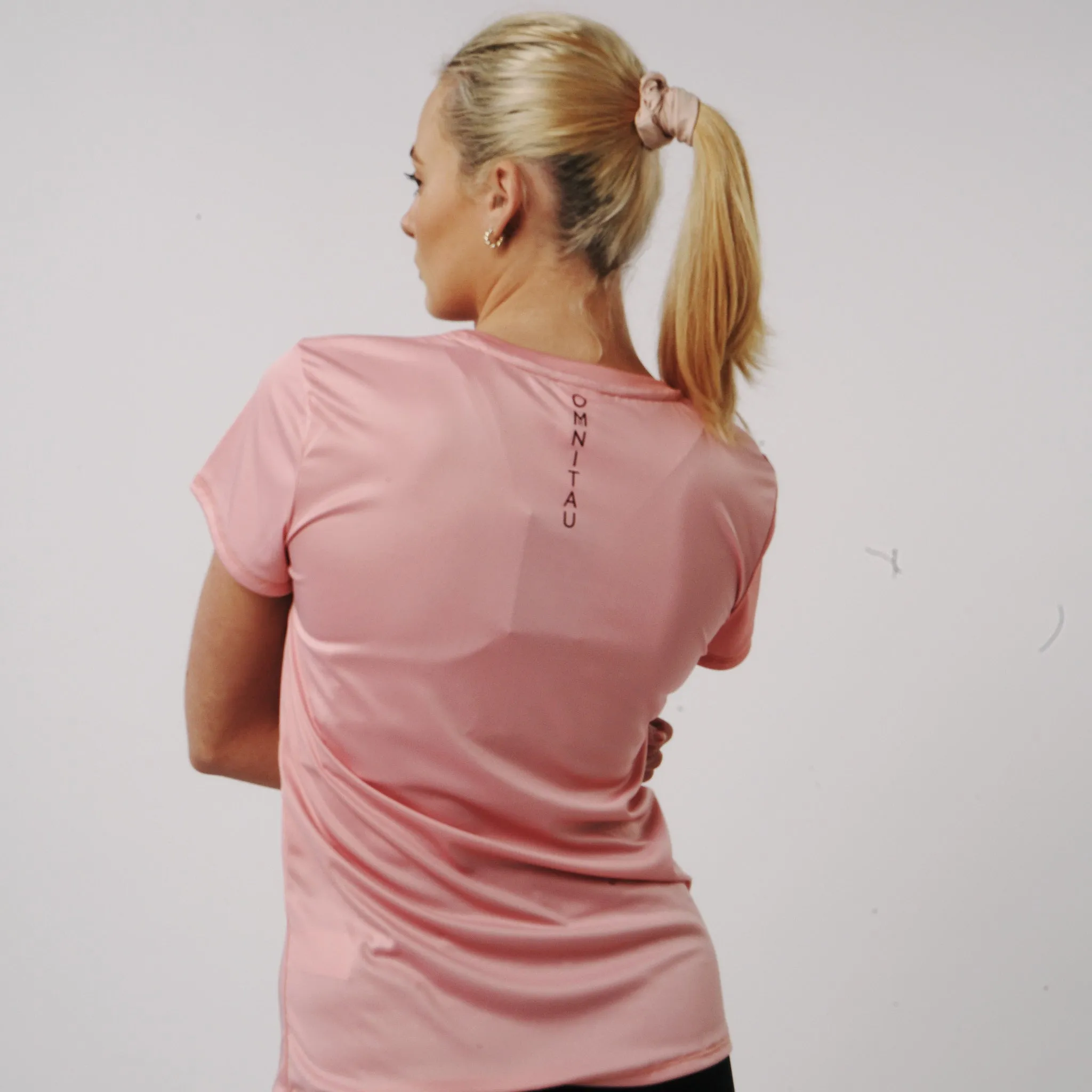 Omnitau Women's Inspire Performance Crew Neck Short Sleeve T-Shirt - Salmon Pink