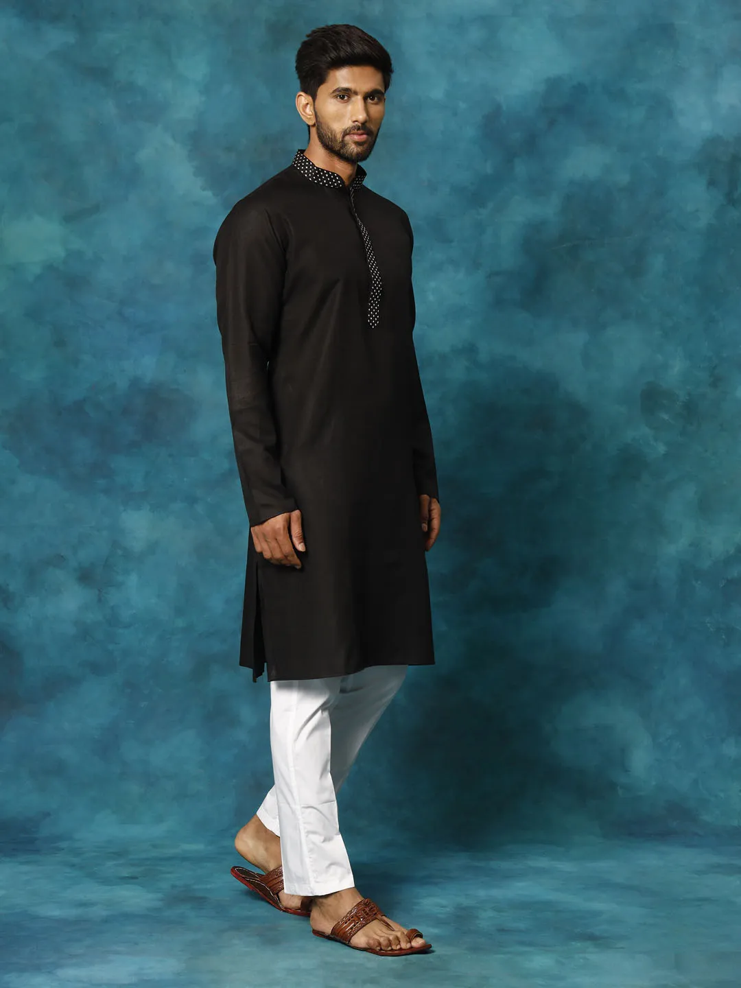 VASTRAMAY Black & White Cotton Blend Kurta