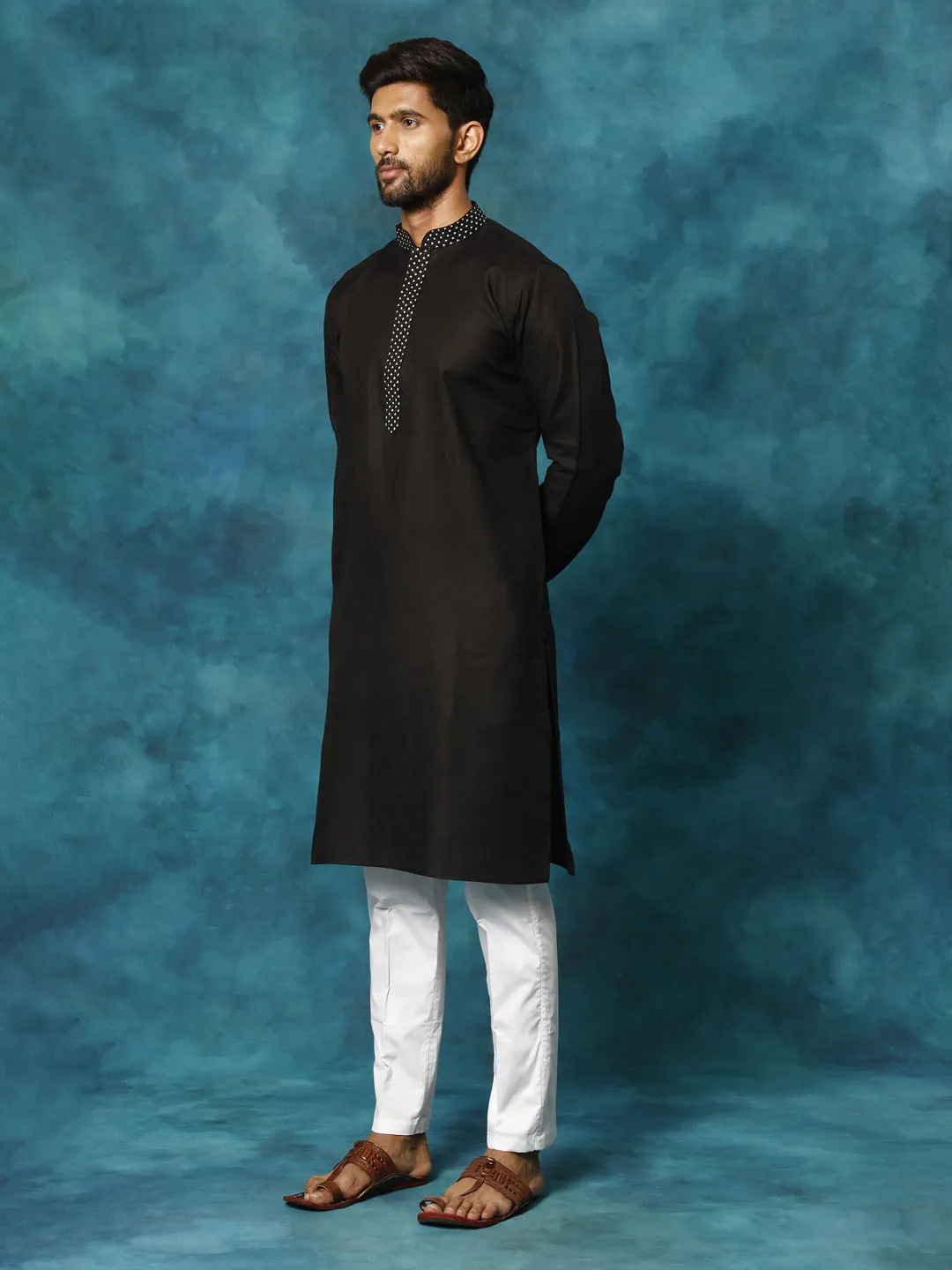 VASTRAMAY Black & White Cotton Blend Kurta