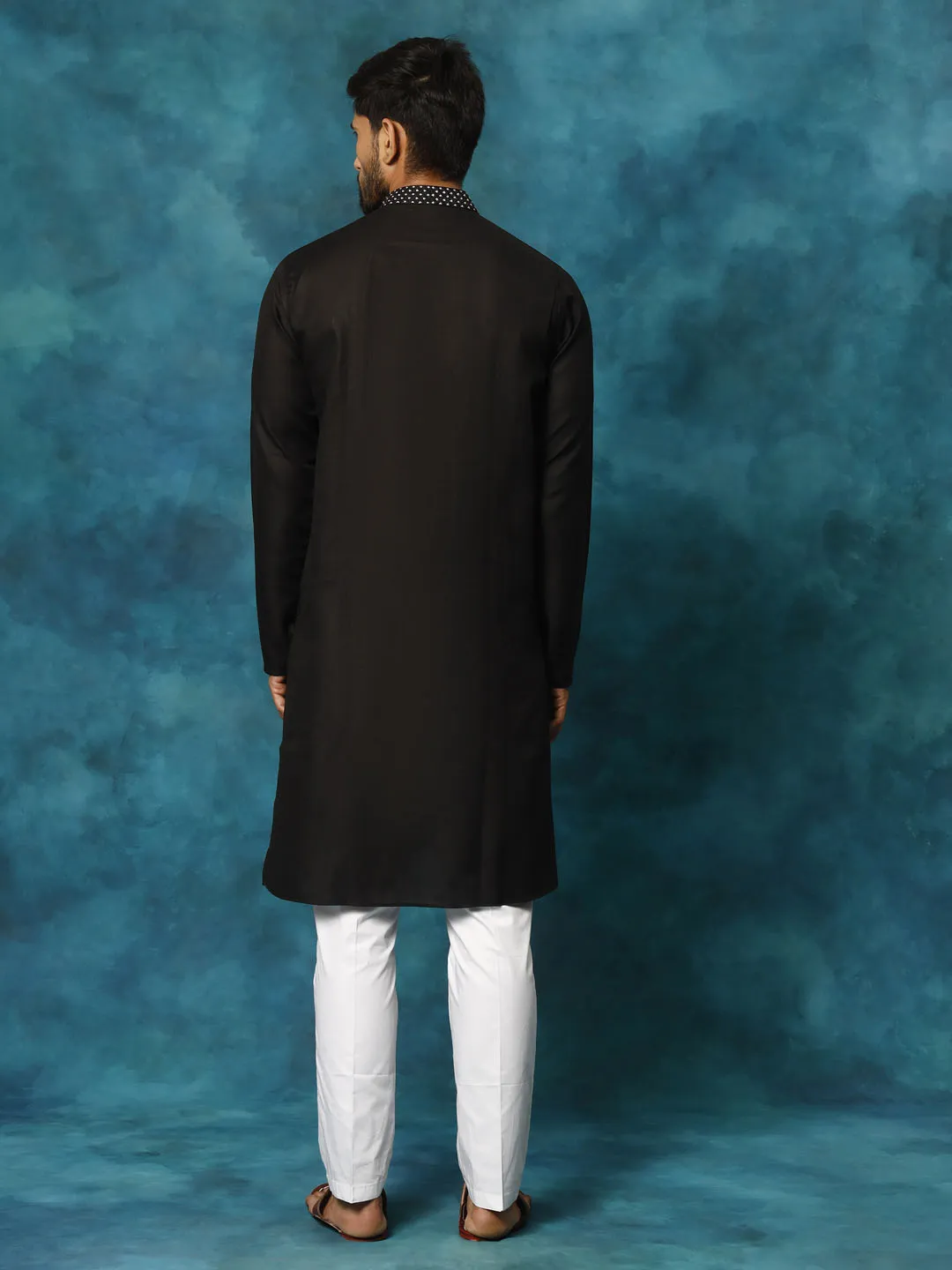 VASTRAMAY Black & White Cotton Blend Kurta