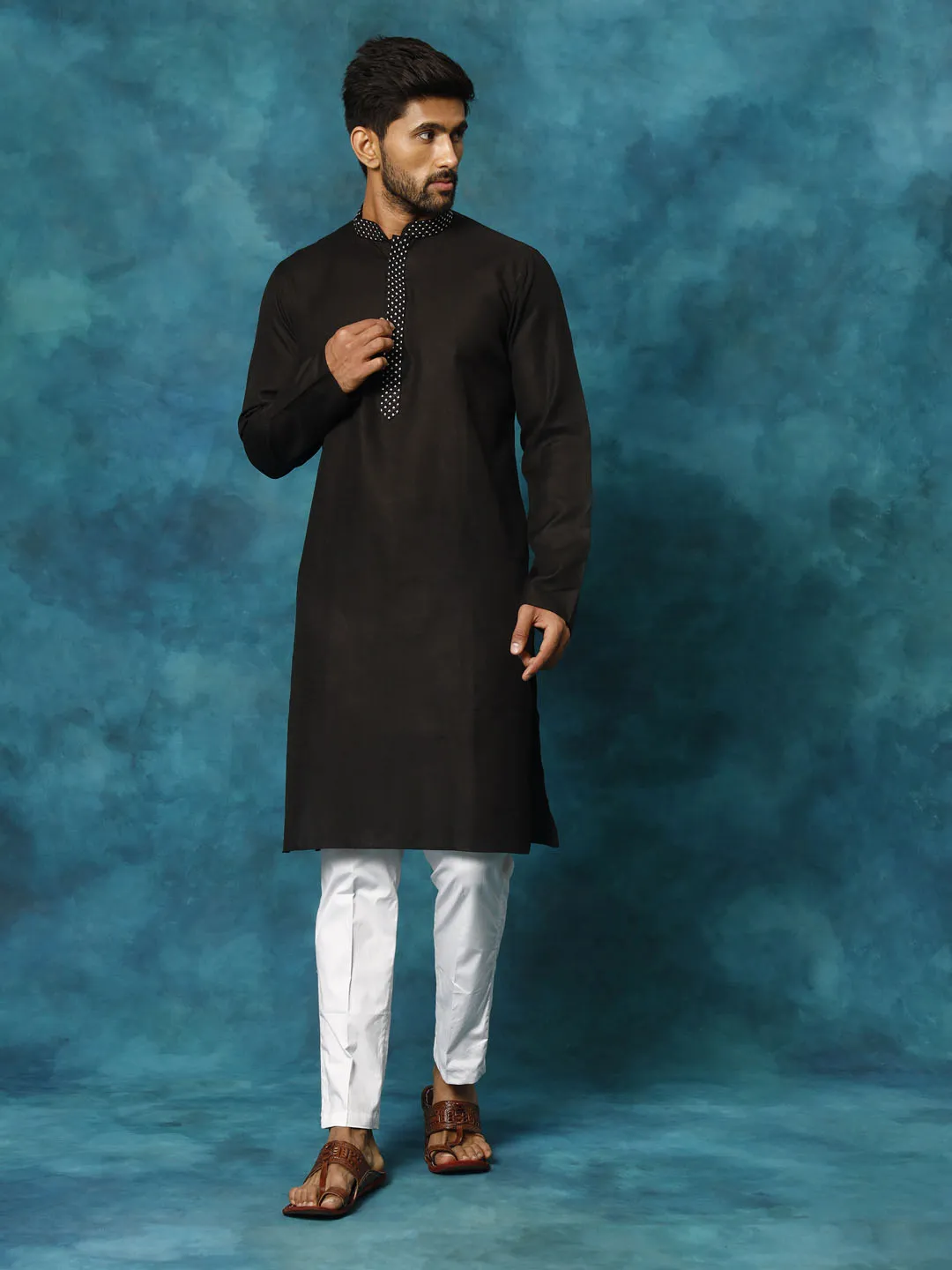 VASTRAMAY Black & White Cotton Blend Kurta