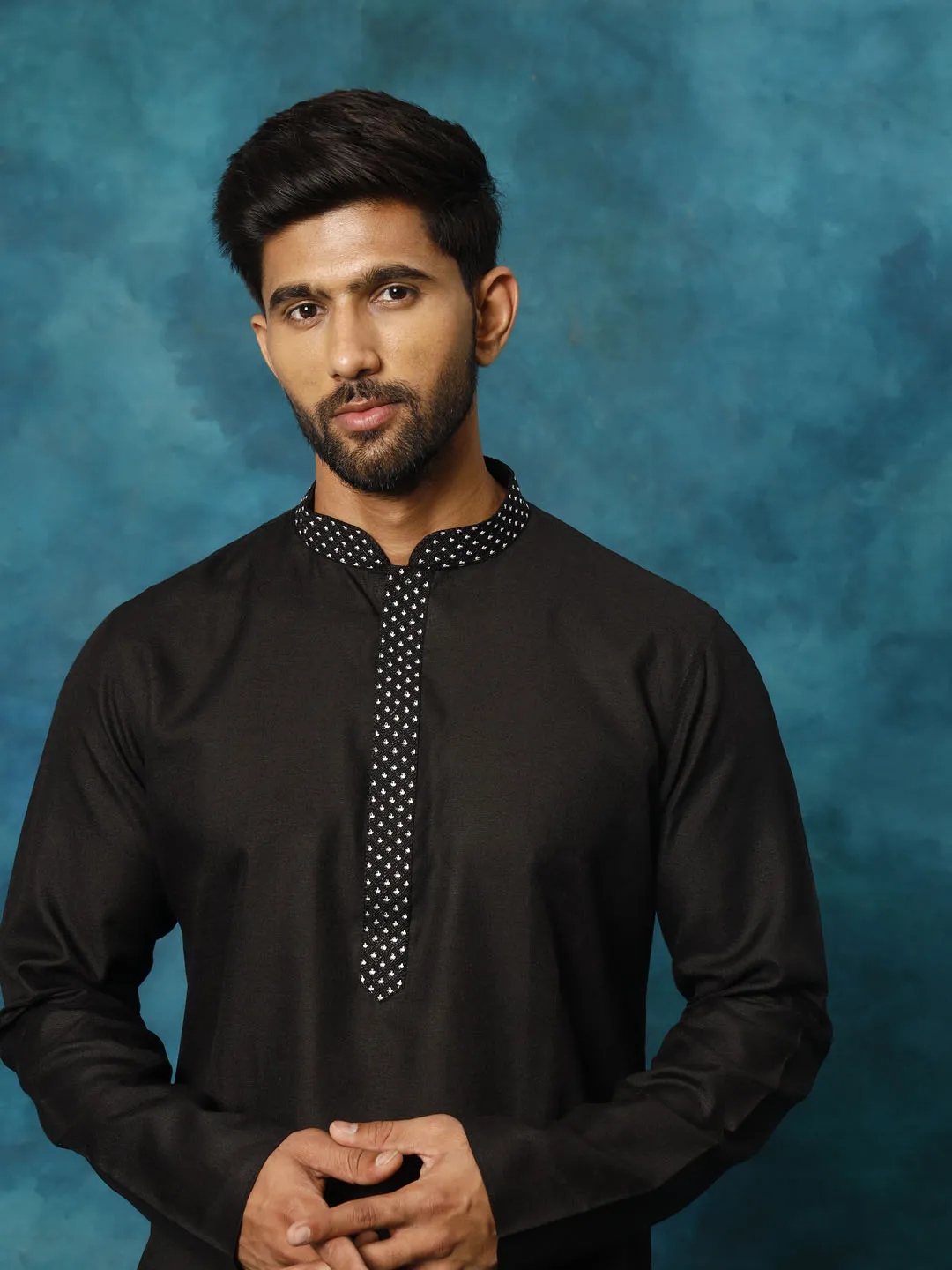 VASTRAMAY Black & White Cotton Blend Kurta